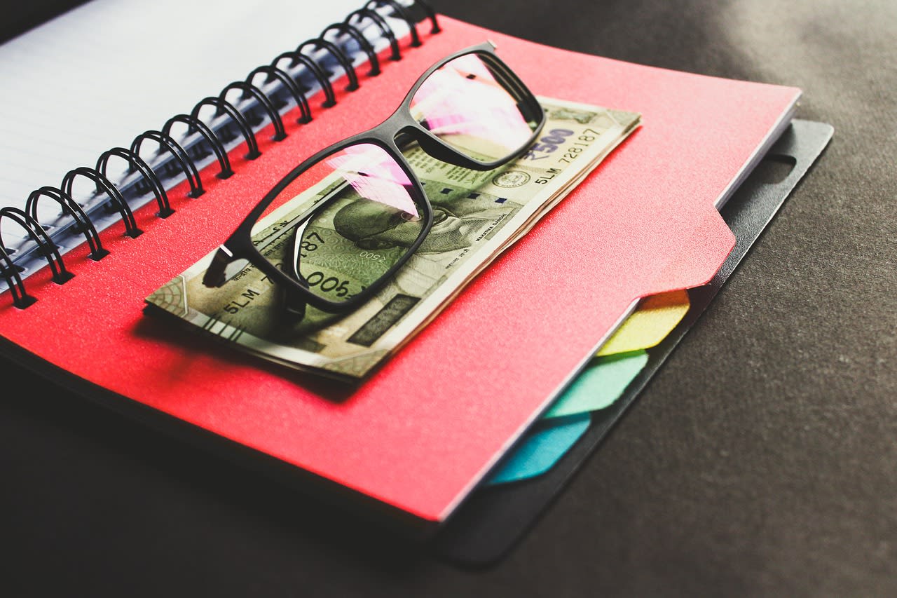 How much does a Graphic Designer make in India? 2 How much does a Graphic Designer make in India